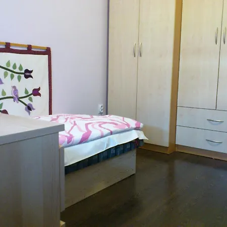 Rona Apartman