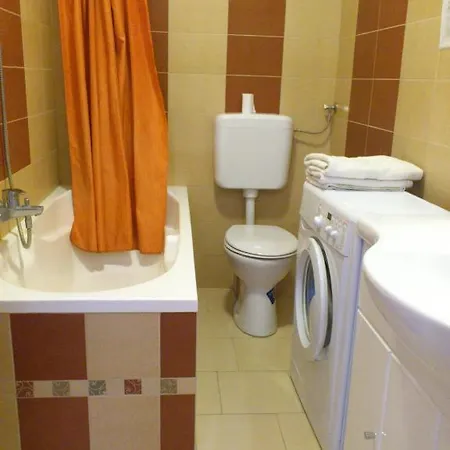 아파트 Rona Apartman