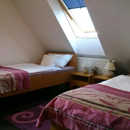 Rona Apartman *
